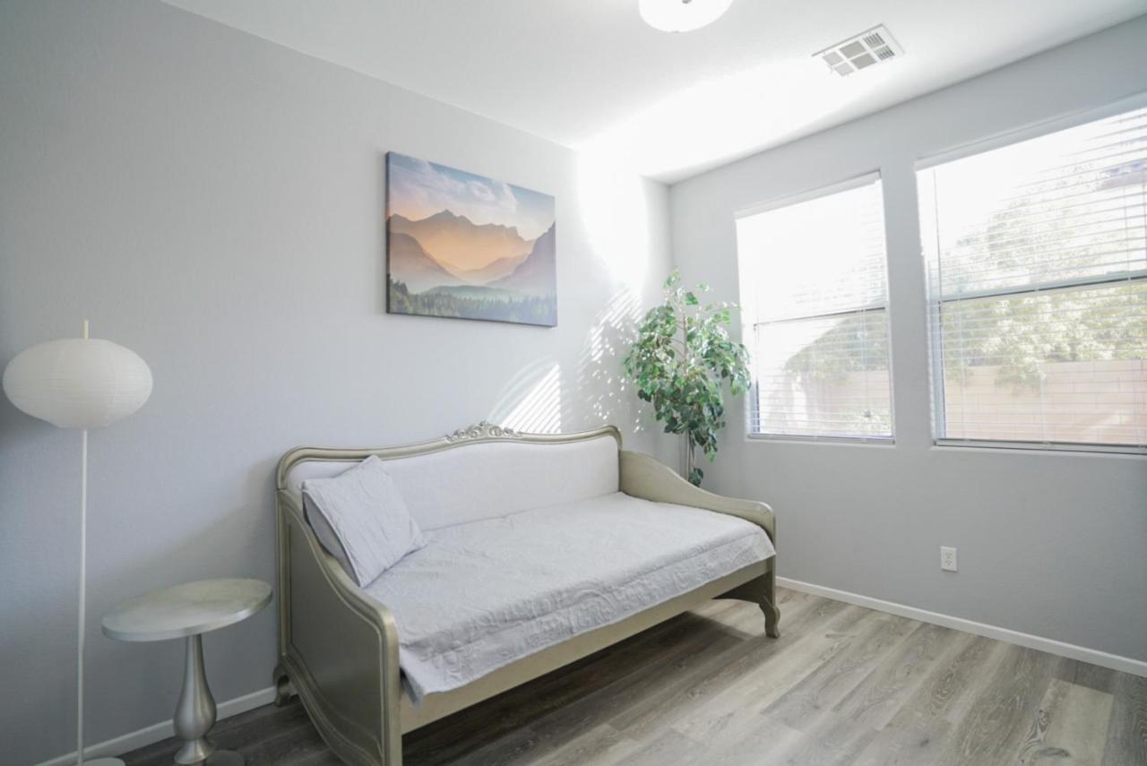Ultra Modern Las Vegas Home 20Min From The Strip Bagian luar foto